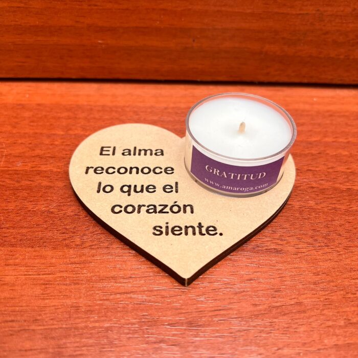 Porta vela corazón con velita - personalizados.