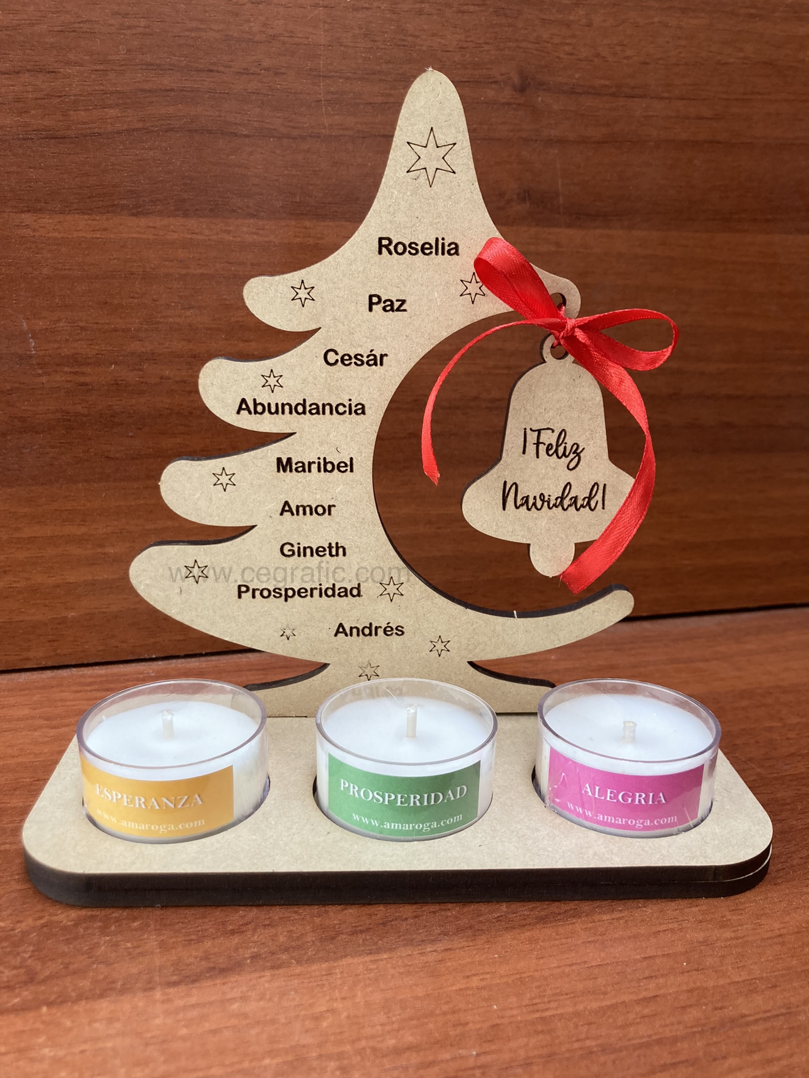 Porta vela árbol de navidad con campana y tres velitas de deseos.