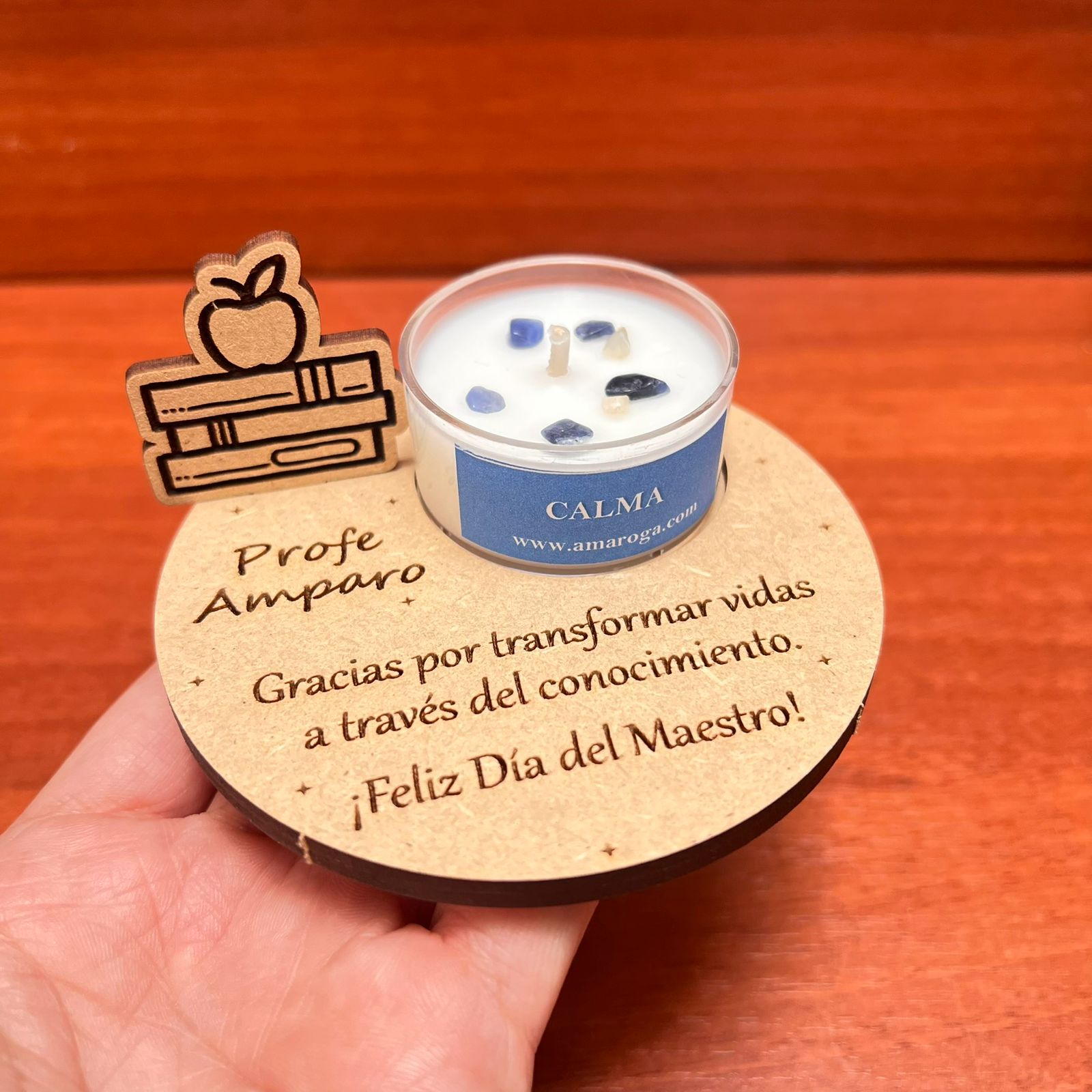 Recordatorio libros y manzana con vela mini – Día del profe (maestro)